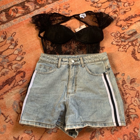 UNIF Denim - Unif high rise shorts 26